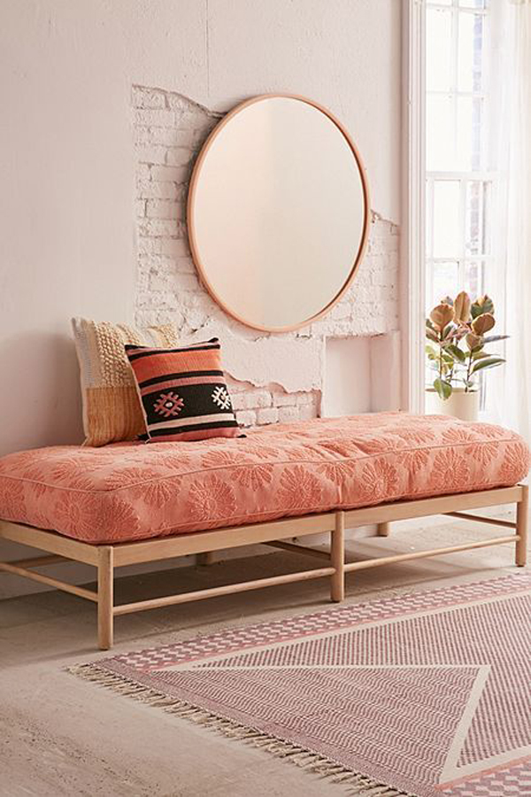 cozy-daybed-with-legs
