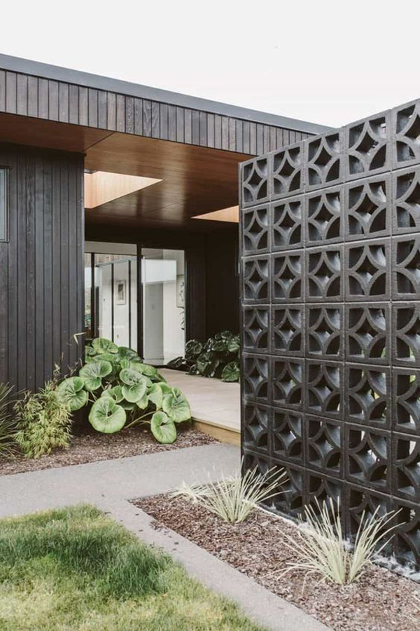 outdoor-front-home-facade-with-ventilation-block-accent