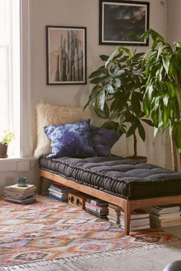 relaxing-daybed-inspiration-with-indoor-plants