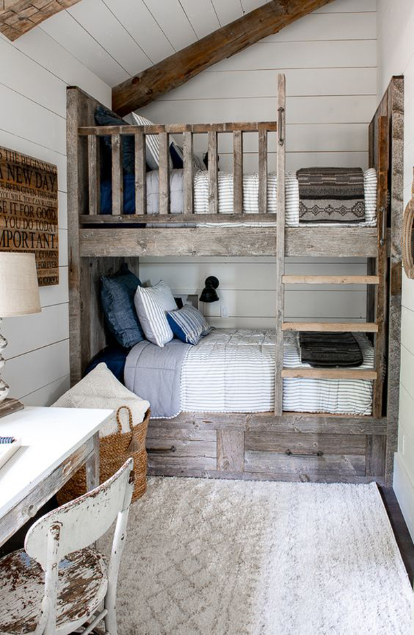 cottage-barn-bedroom-style-with-bunk-bed