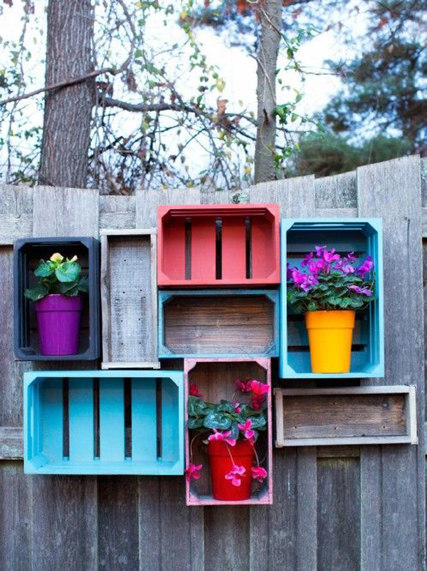 crate-diy-fence-garden-decor