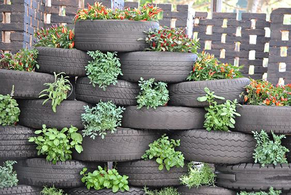 easy-diy-tire-stack-planters