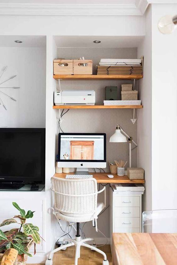 minimalist-built-in-home-office-with-wall-shelves
