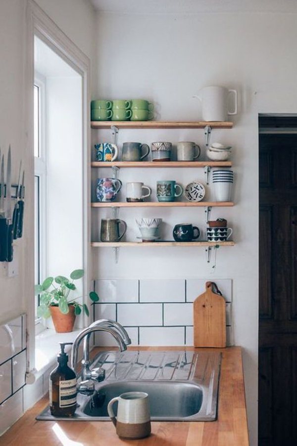 minimalist-diy-mug-storage-ideas-in-the-kitchen