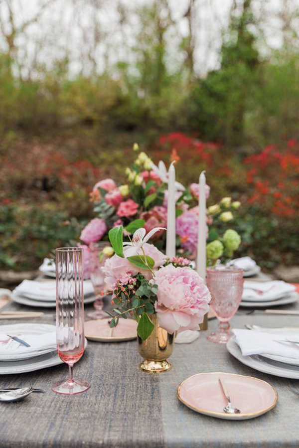 outdoor-valentine-day-tablescape-ideas