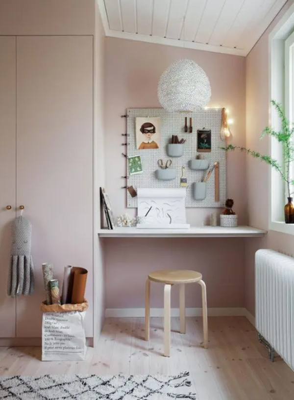 pink-tiny-home-office-nook-with-pegboard-organizer