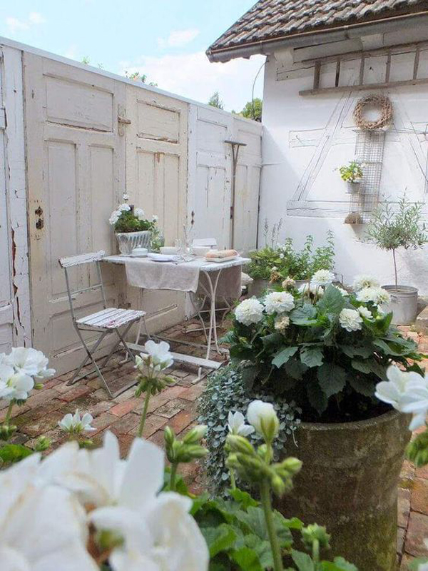 shabby-chic-backyard-garden-with-repurposed-old-doors