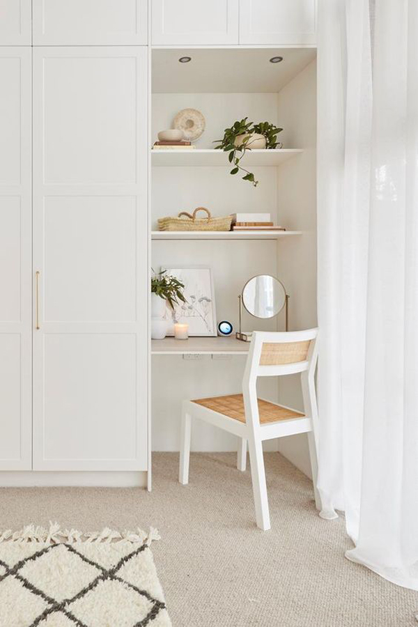 stylish-tiny-built-in-office-nook