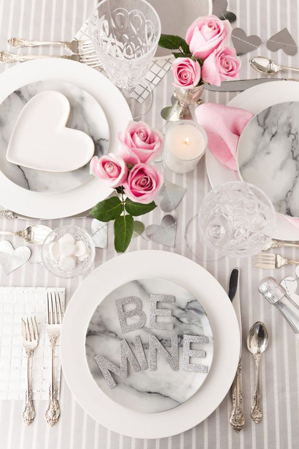 stylish-white-valentine-day-tablescapes