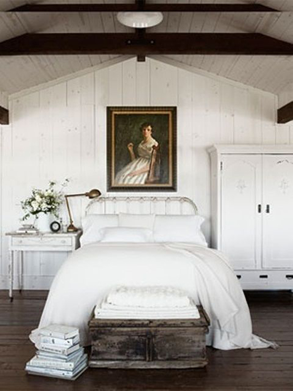 white-vintage-barn-bedroom-design