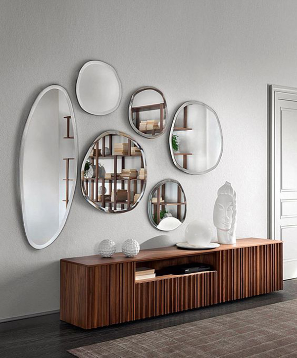 asymmetrical-gallery-wall-mirror-decor