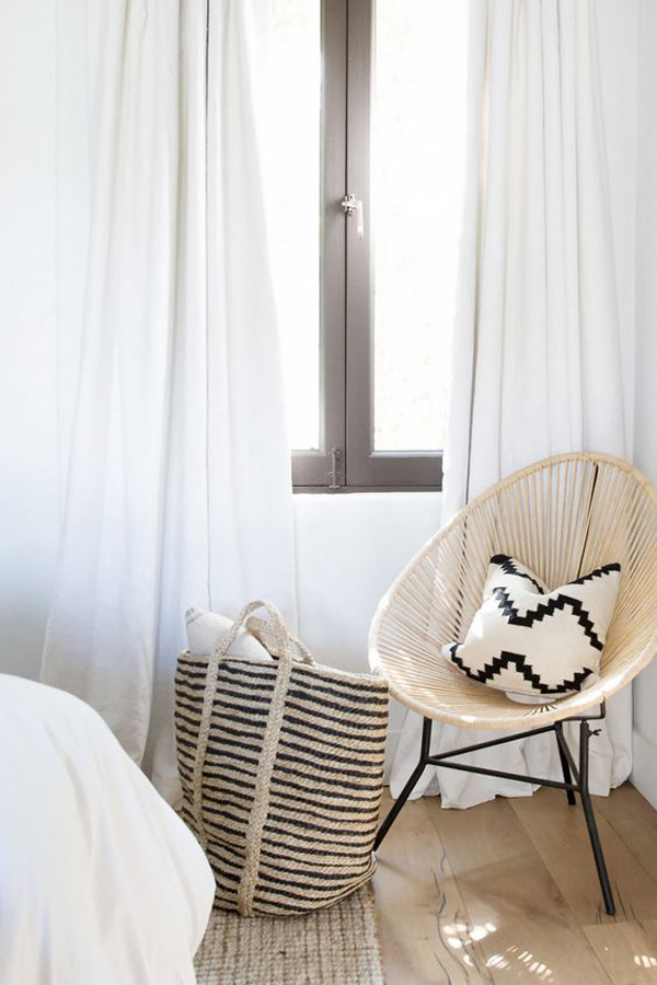 boho-chic-bedroom-with-acapulco-chair