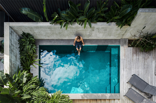 cozy-small-concrete-pool-with-nature-surroundings