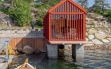 norwegian-red-bathhouse-with-modern-and-traditional-element