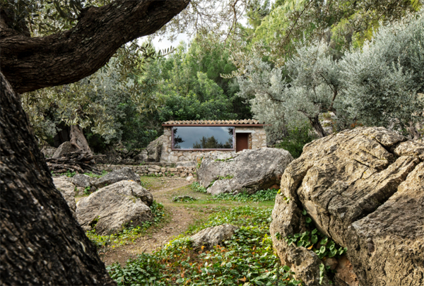 olive-house-with-formation-rocks-mountain