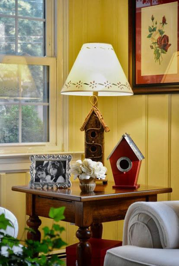 farmhouse-birdhouse-table-lamp-design