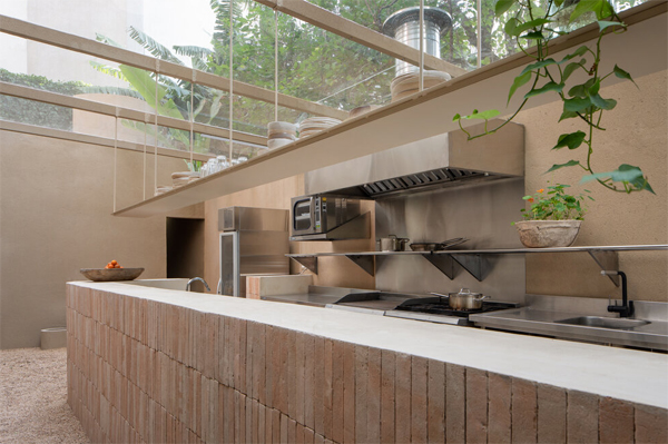 indoor-outdoor-kitchen-design-with-brick-exposed