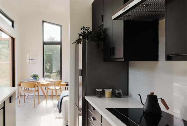 modern-contempory-black-kitchen-with-dining-areas