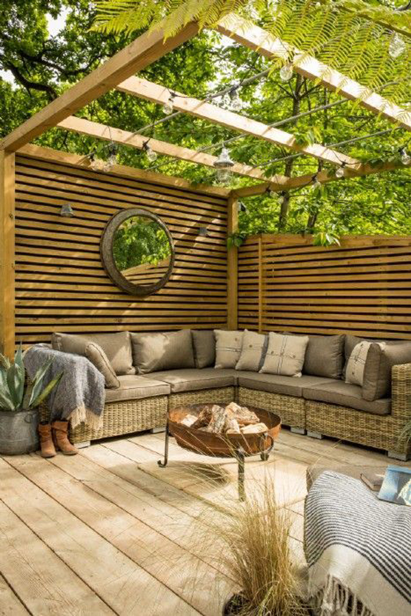 outdoor-patio-deck-with-rattan-furniture