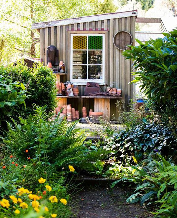 small-natural-garden-decor-with-shed-ideas