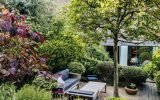 small-urban-backyard-garden-with-outdoor-living-space