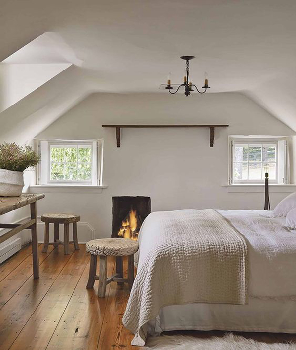 traditional-warm-bedroom-with-fireplace-decor