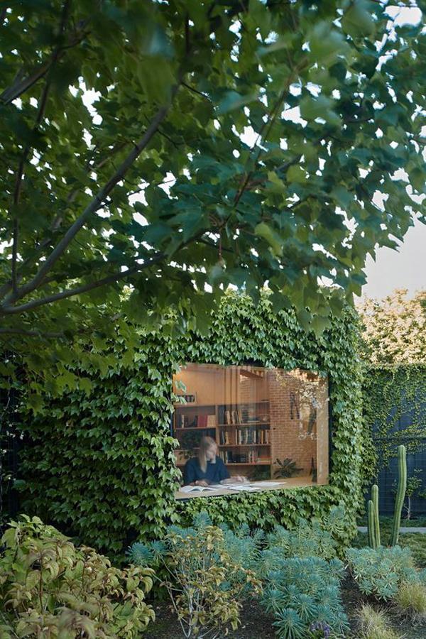 writer-shed-in-tiny-garden
