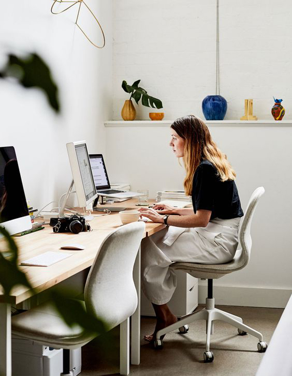 minimalist-office-desk-setup-ideas