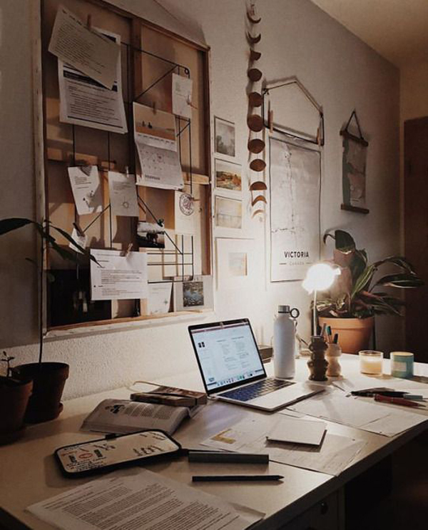 warm-and-cozy-office-desk-organization