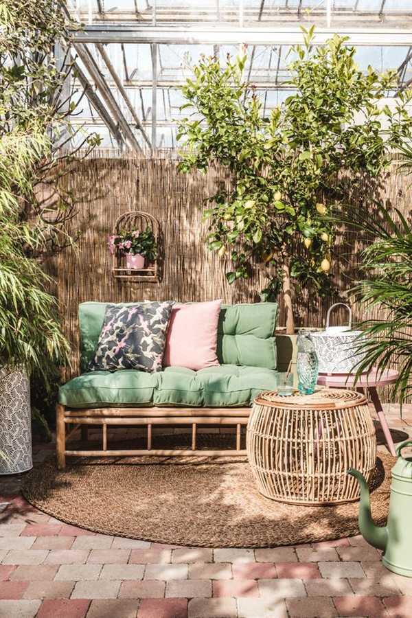 backyard-retreats-with-rattan-furniture