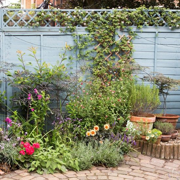 beautiful-rustic-fence-garden-ideas
