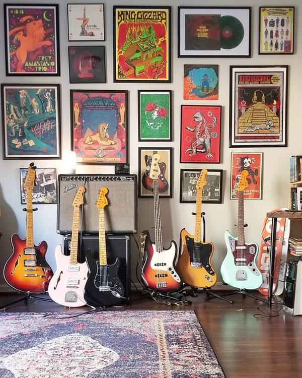cool-guitar-room-display-with-gallery-wall