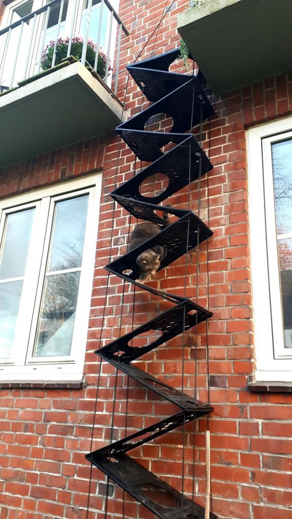 functional-diy-outdoor-cat-stairs