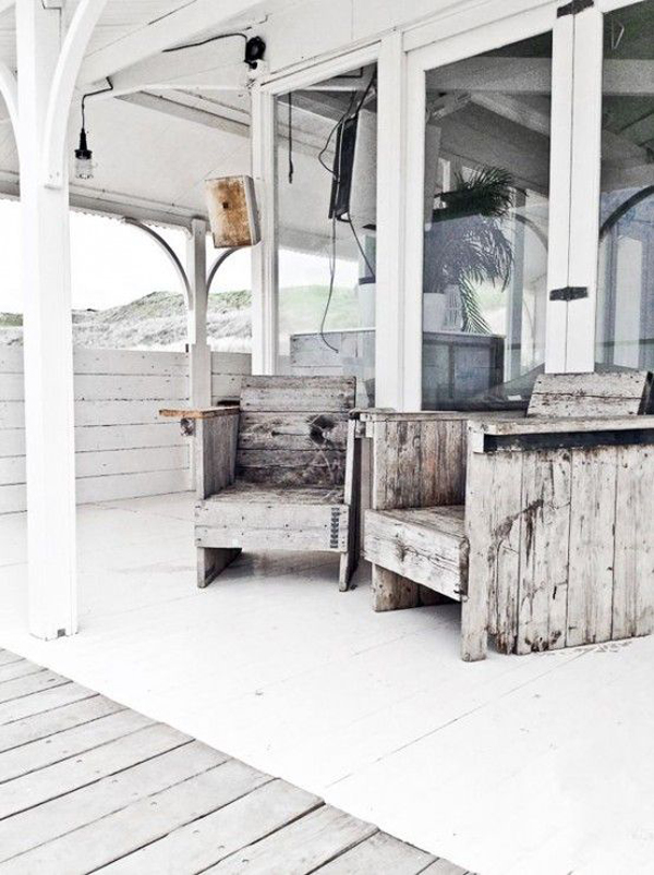 minimalist-scandinavian-porch-design-with-vintage-accent