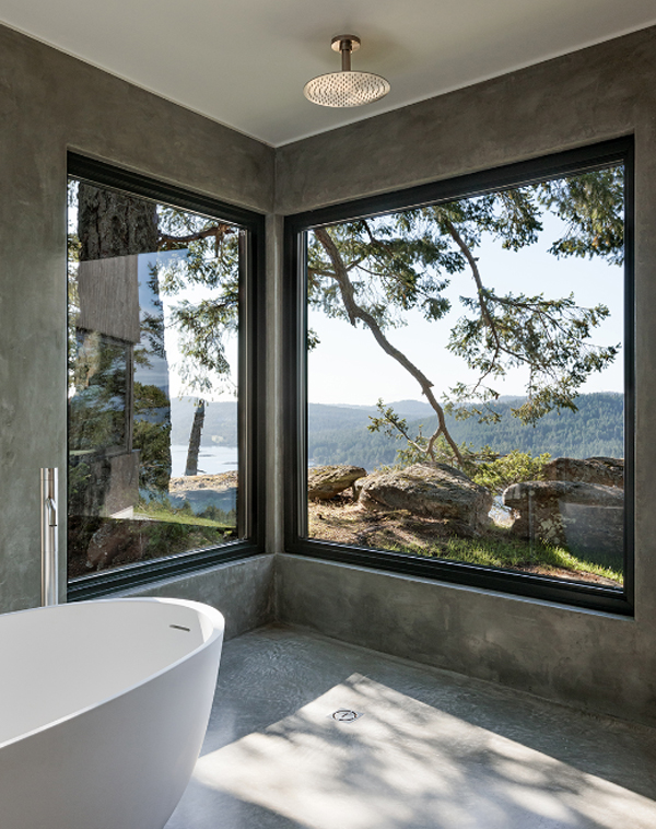 open-bathtub-with-glass-wall