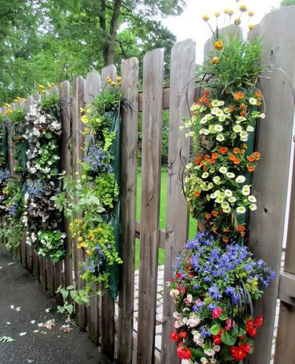 pretty-vertical-flower-garden-in-the-fence