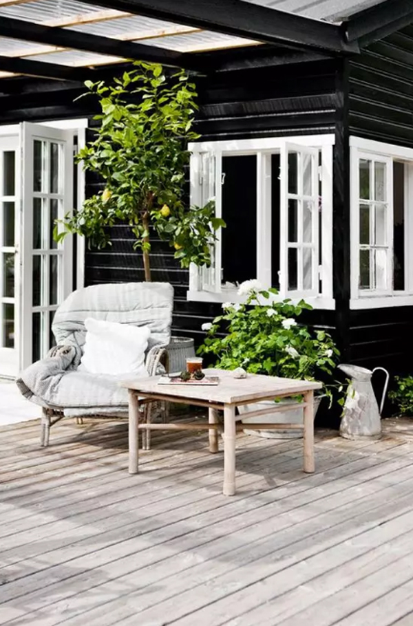 scandinavian-porch-deck-with-reading-nook
