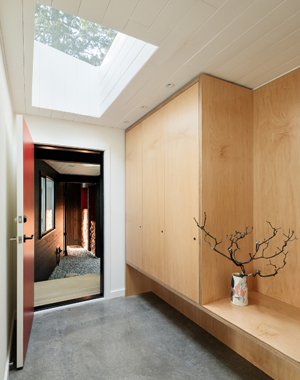 wood-bathroom-design-with-skylight