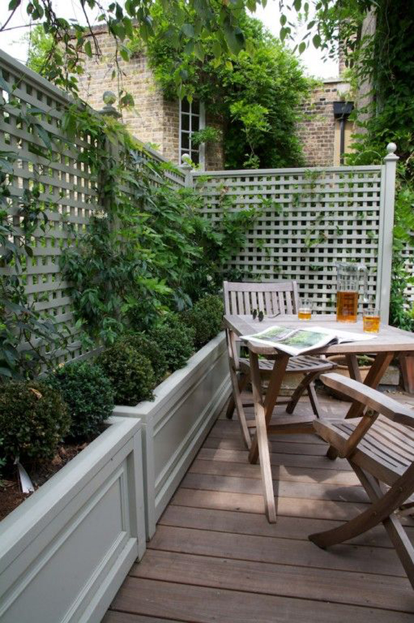 wooden-fence-garden-with-outdoor-dining-areas