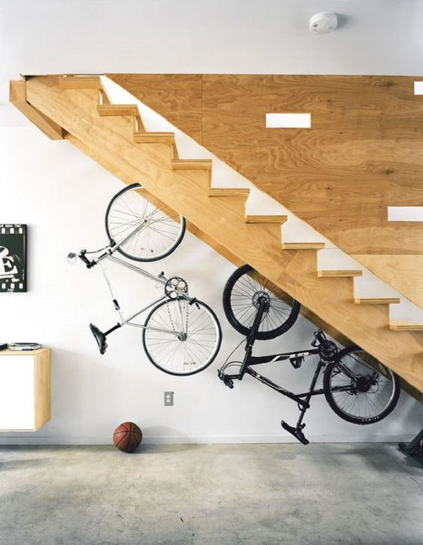 creative-diy-bike-storage-under-the-stairs