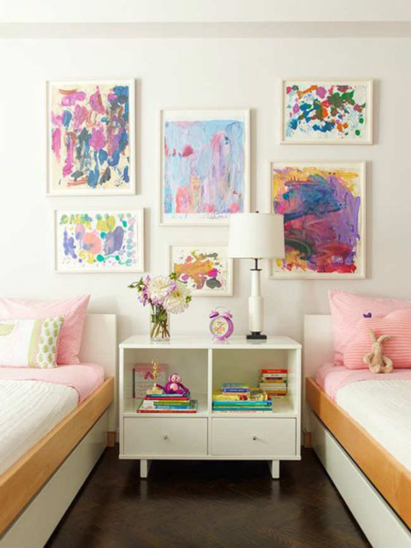 kids-shared-bedroom-with-painting-gallery-wall
