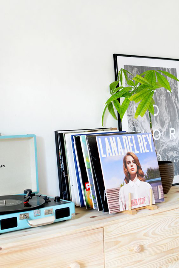 minimalist-vinyl-record-cabinet-storage