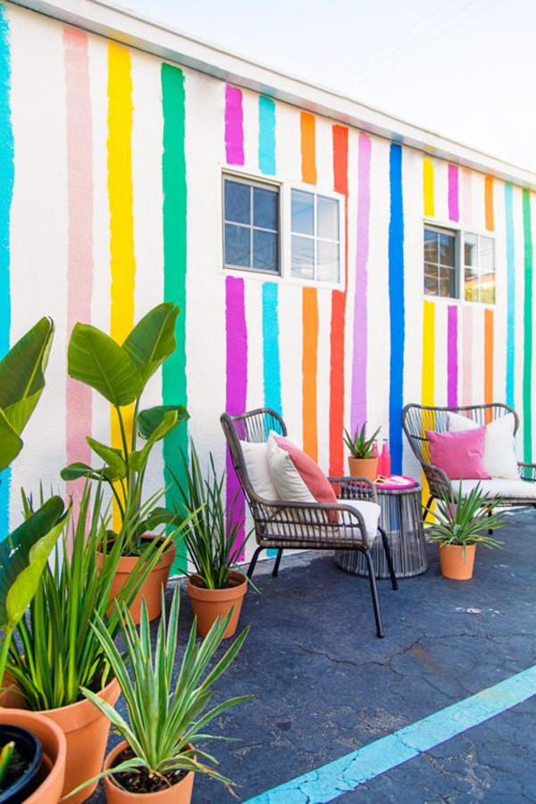 outdoor-diy-rainbow-stripe-wall-mural-for-patio