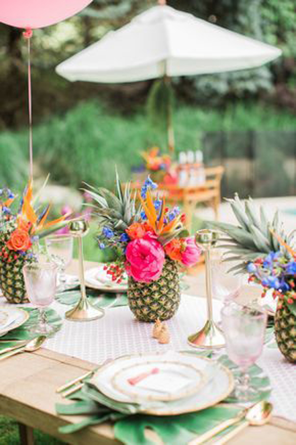 pool-party-table-seating-with-pineapples