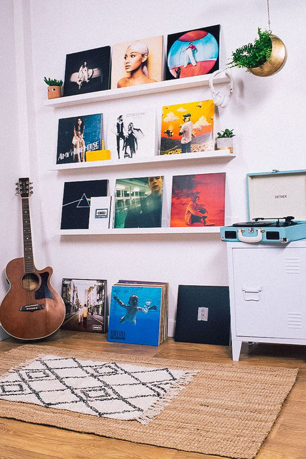 vinyl-record-decor-with-wall-mounted-shelf