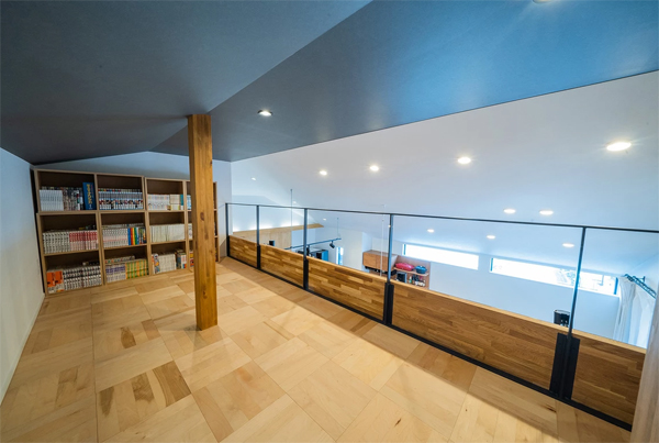 wooden-japanese-loft-with-bookcase