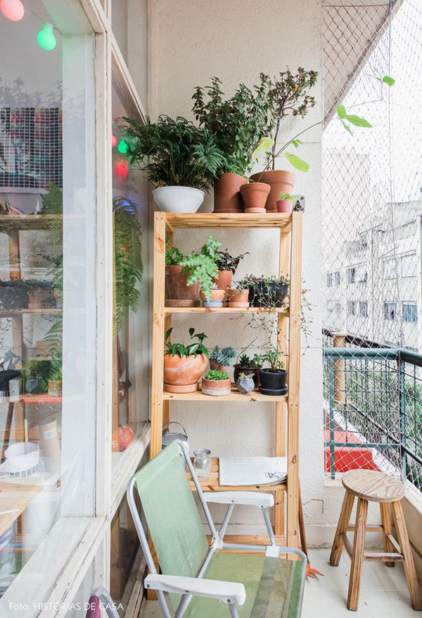 wooden-plant-shelf-ideas-for-balcony
