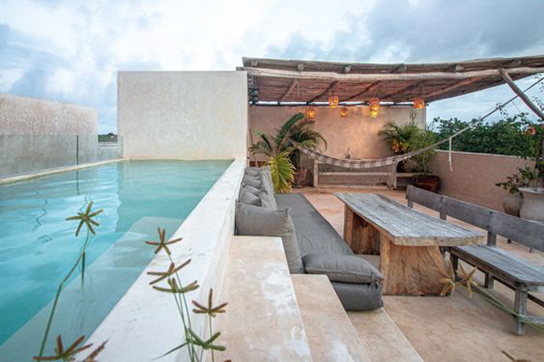 cozy-private-rooftop-pool-with-lounge-areas