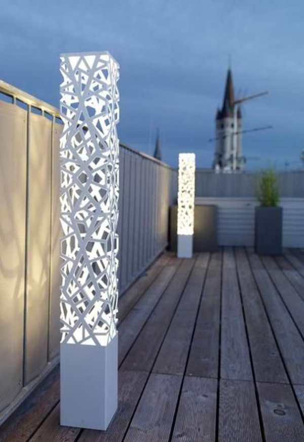 modern-white-pillar-outdoor-lamps