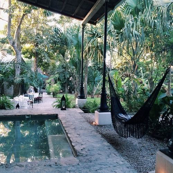 tiny-patio-pools-with-outdoor-hammock